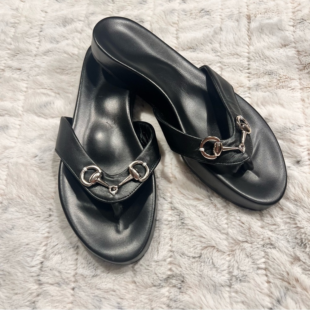 NWOB Snaffles Thong Horse Bit Sandals Sz-7 - Picture 2 of 8